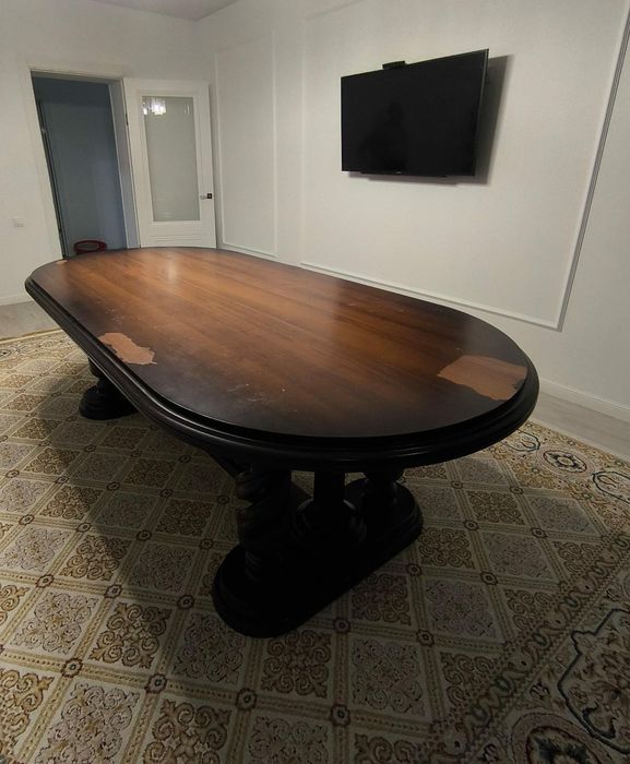 Продам стол для гостиной.