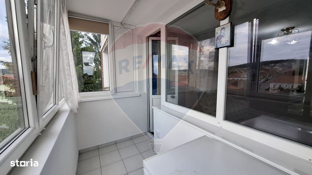 Apartament cu 2 camere de vânzare în zona Central Reghin