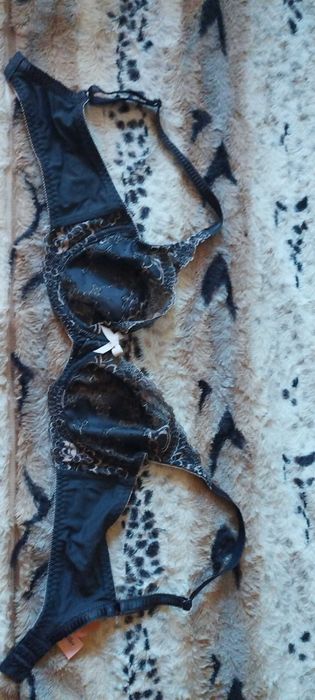 Sutien din dantela, gri cu roz: Hunkemoller! EUR: 75B! Purtat 1 data!