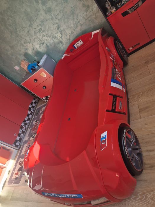 De vânzare pat formula 1. În preț este inclusa și salteaua.