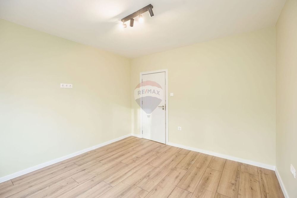 Продава се Четиристаен апартамент в Варна, Чайка - 87 кв.м за 1460 €/кв.м - Снимка #11