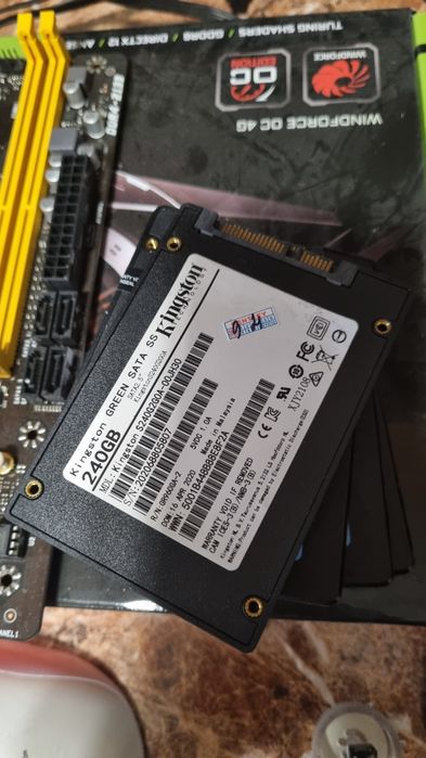 Оперативная память, SSD 256ГБ и процессор i3  8100