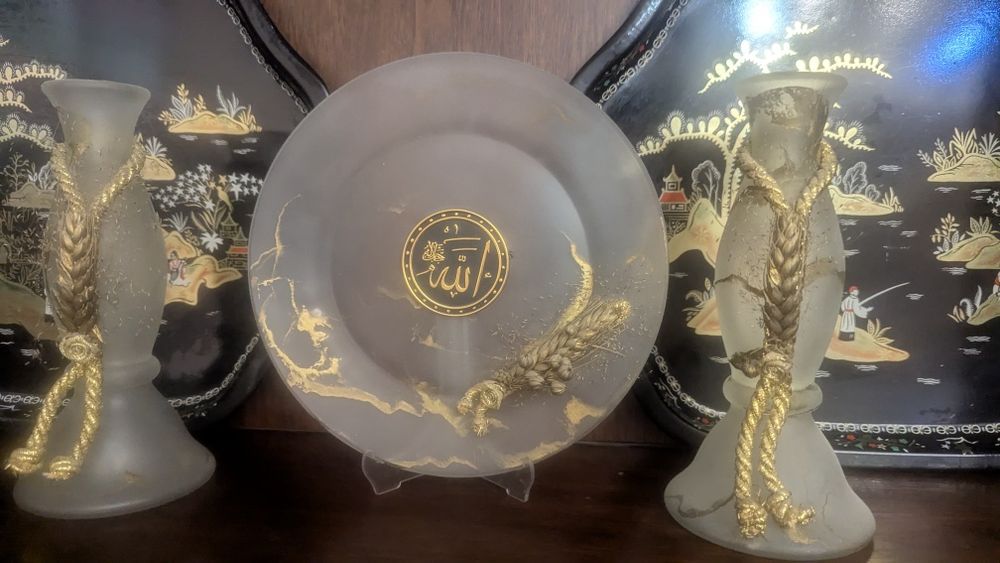 Продам 2 набора подсвечники и тарелка