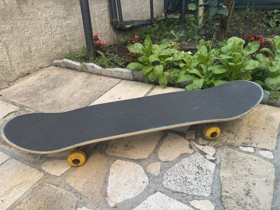 Vând skateboard rezistent