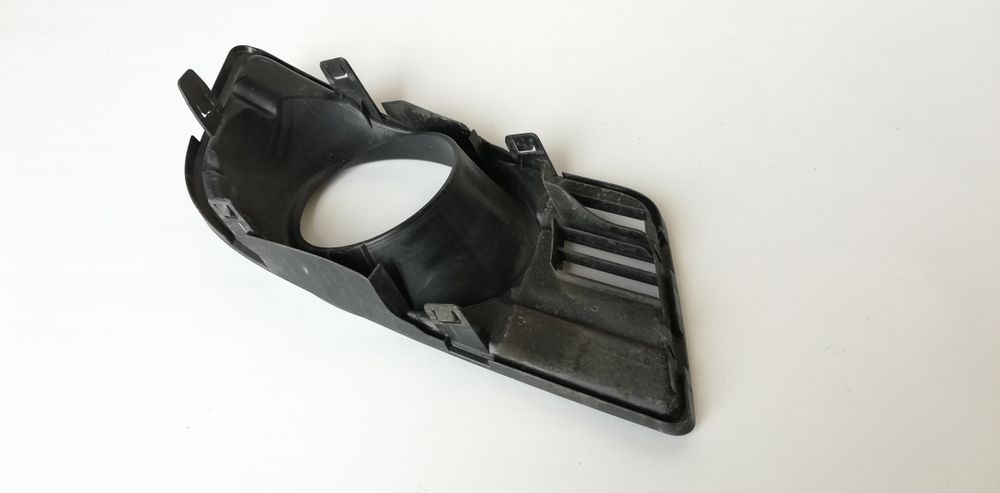 Лява основа за халоген Suzuki Swift