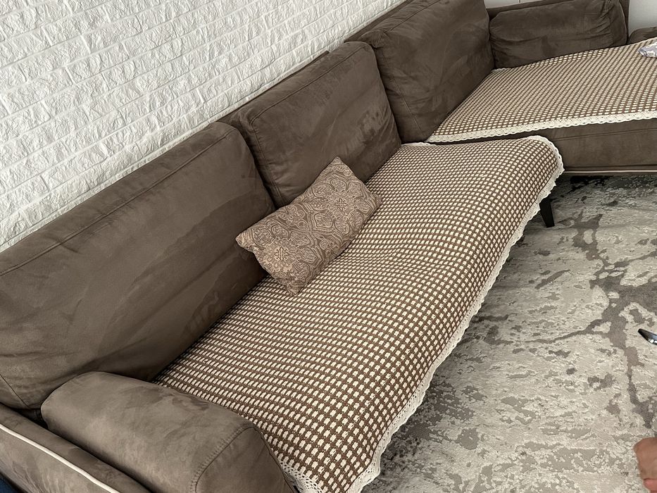 Стильный диван для гостиной