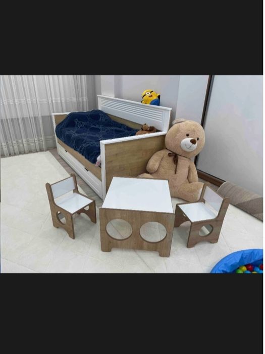 Монтесори Детска маса с 2 стола