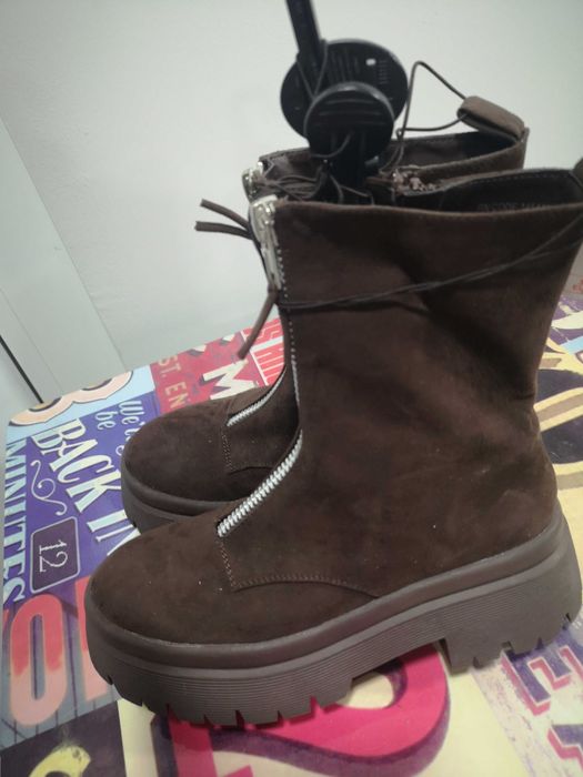 Разпродажба дамски валурвни боти