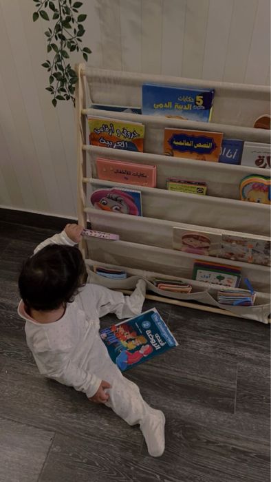 Детская книжная полка в стиле Montessori