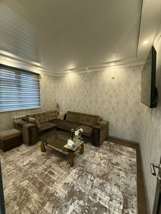 Kvartira sotiladi 3 xona kamolot dom