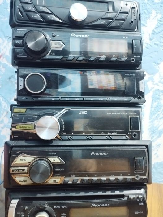Pioneer JVC Saundmax Magnitol sotiladi.