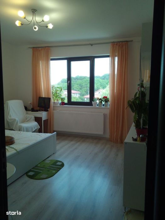 Vede din camera Padurea Rosu la200m, STB 200 m,etj 2 din3,lift,mobilat