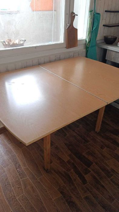 Стол кухонный. Размер 90х65.