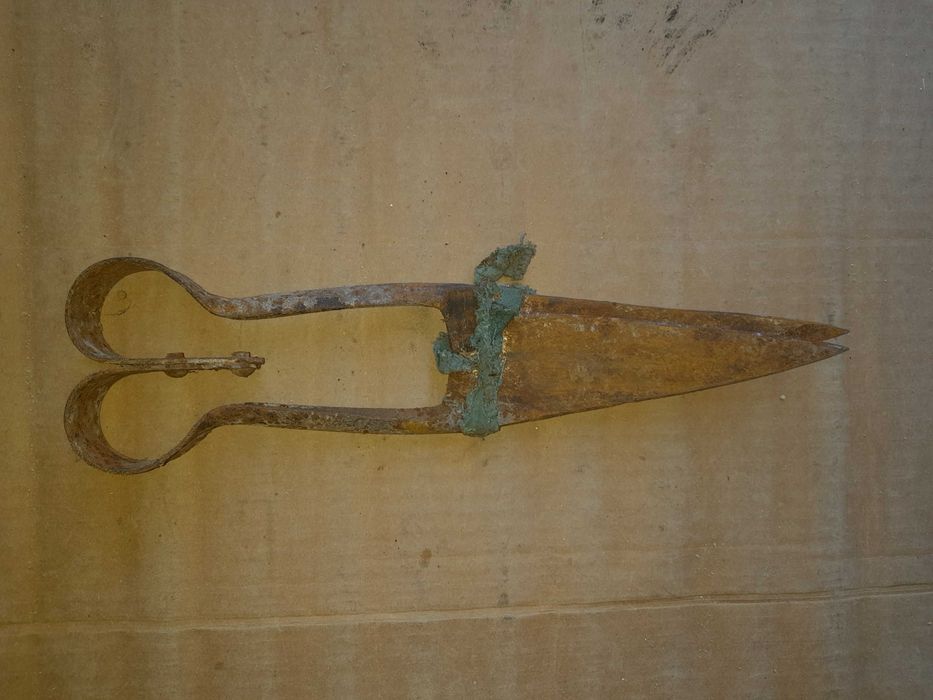 Стари ключове и ножици