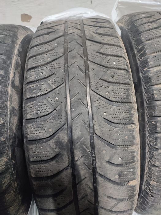 Продам зимнии шины