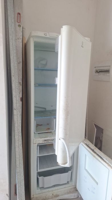 Продам холодильник INDESIT