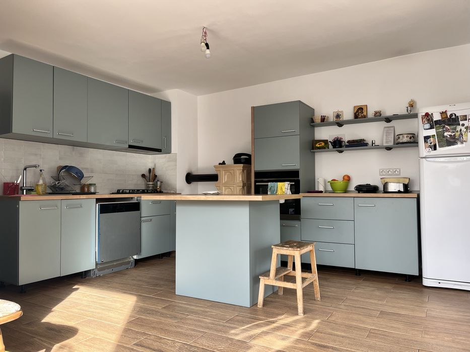 Casa de vanzare in zona linistita, teren 573mp