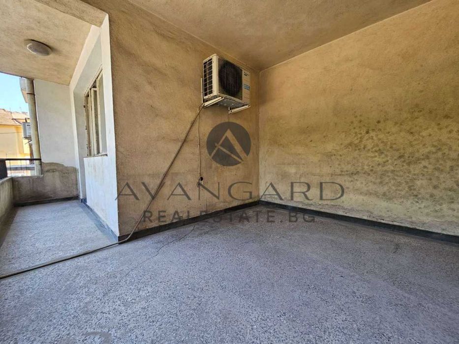 Продава се Тристаен апартамент в Пловдив, Център - 110 кв.м за 2055 €/кв.м - Снимка #11