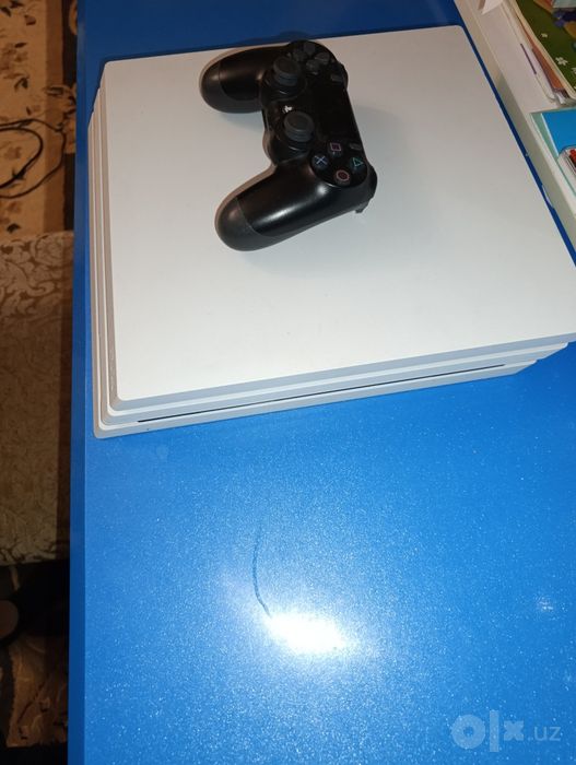 Лимитированная белая PS4 Pro 1 ТБ + 2 джойстика, гарантия 1.5 месяца