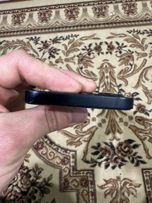 iPhone 12 o’zi ochilmagan