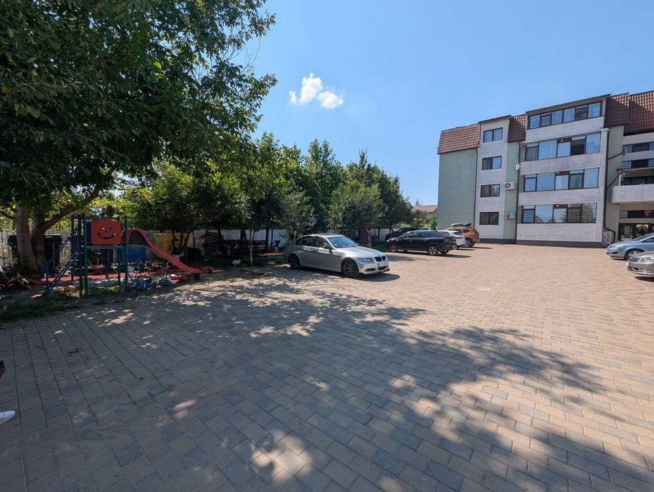 Nicolina - Apartament 2 camere cu curte si parcare din 2014