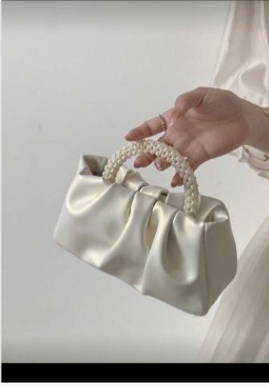 Кокетна бяла дамска чанта