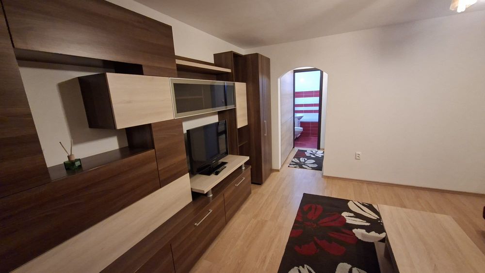 Închiriez ap.2 camere  Împ.Traian