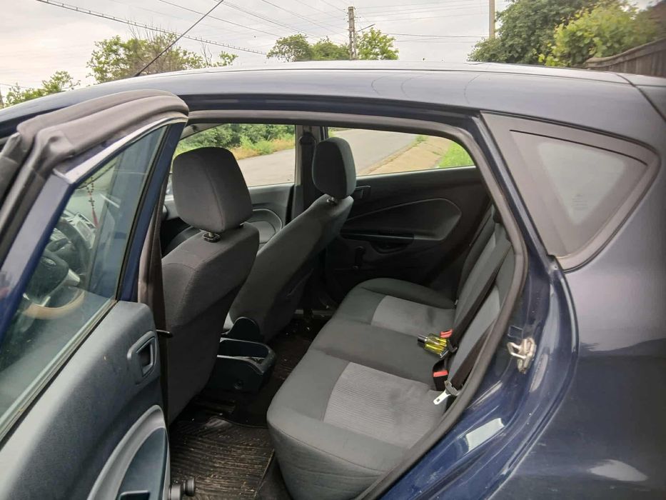 Vand schimb ford fiesta 2011  la masina sau schimbat urmatoarele