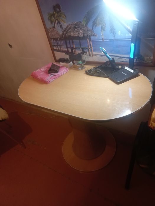 Стол и табуретки