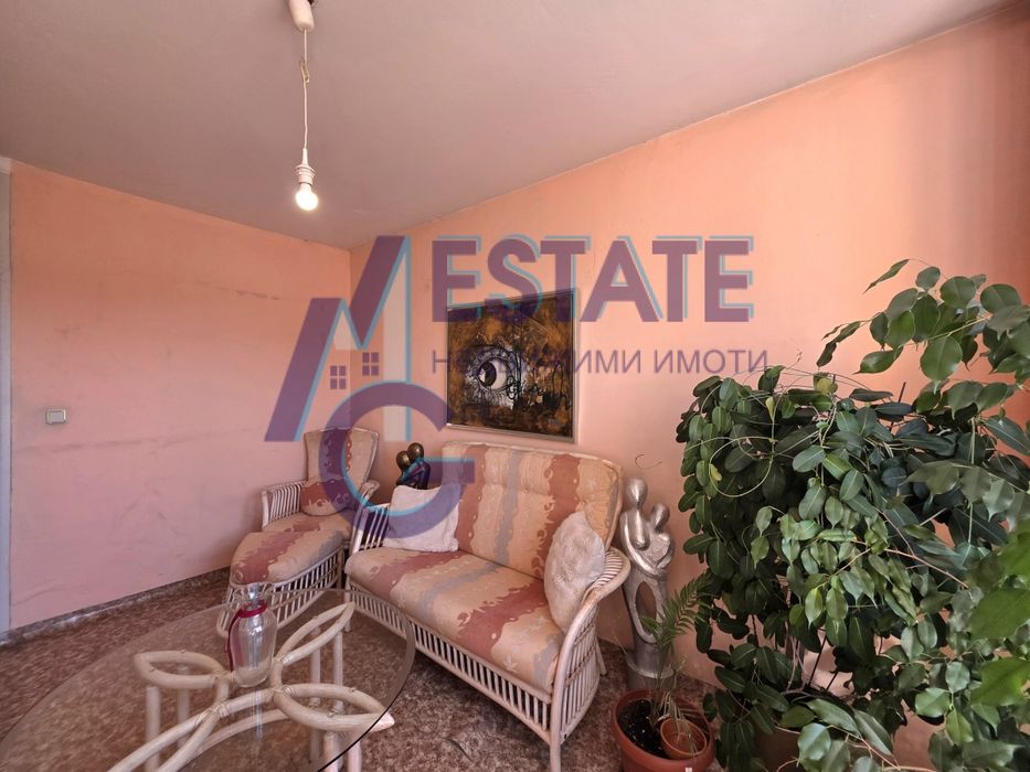 Тристаен апартамент в гр. София, жк. Връбница 2