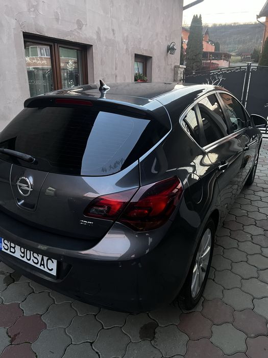 Opel Astra J 2010
