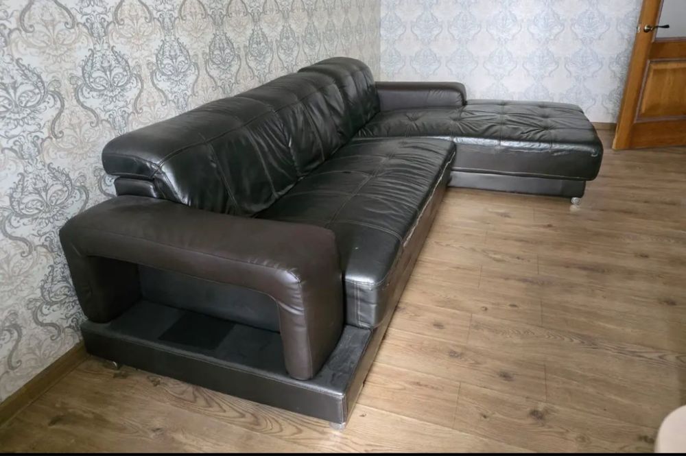 Диван сатылады срочно