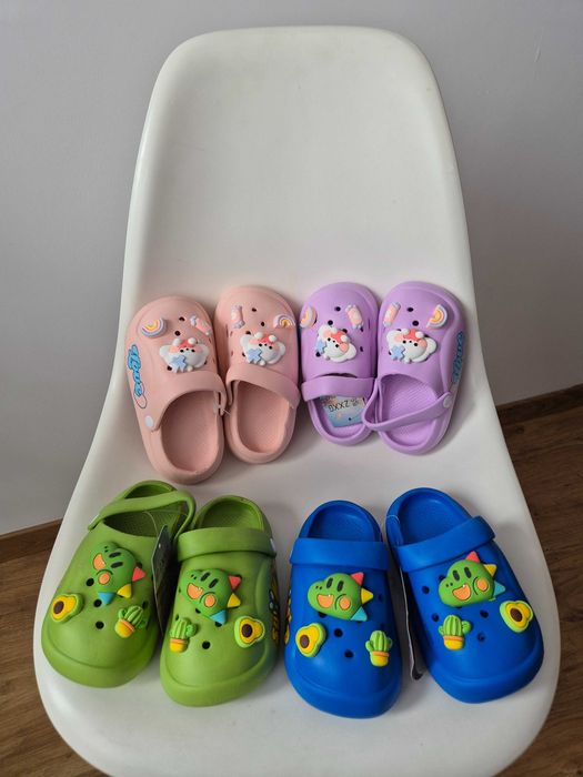 Set papuci copii crocs cu jibbitz
