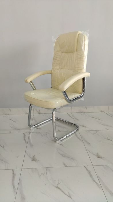 Офисное кресло Visitor Leo