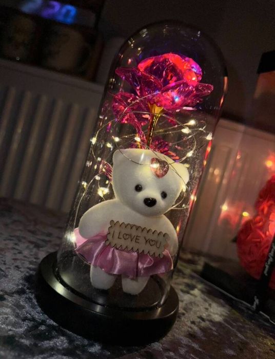 Вечна роза в купол, с мече и лампички, Свети Валентин , годишнина