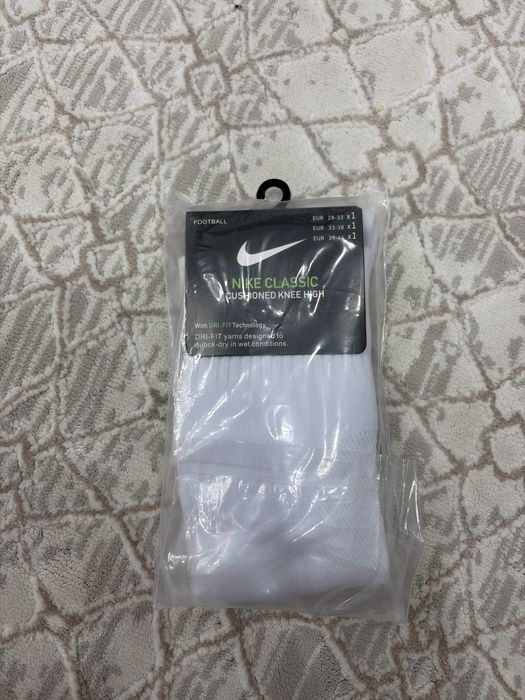 Белые гетры Nike