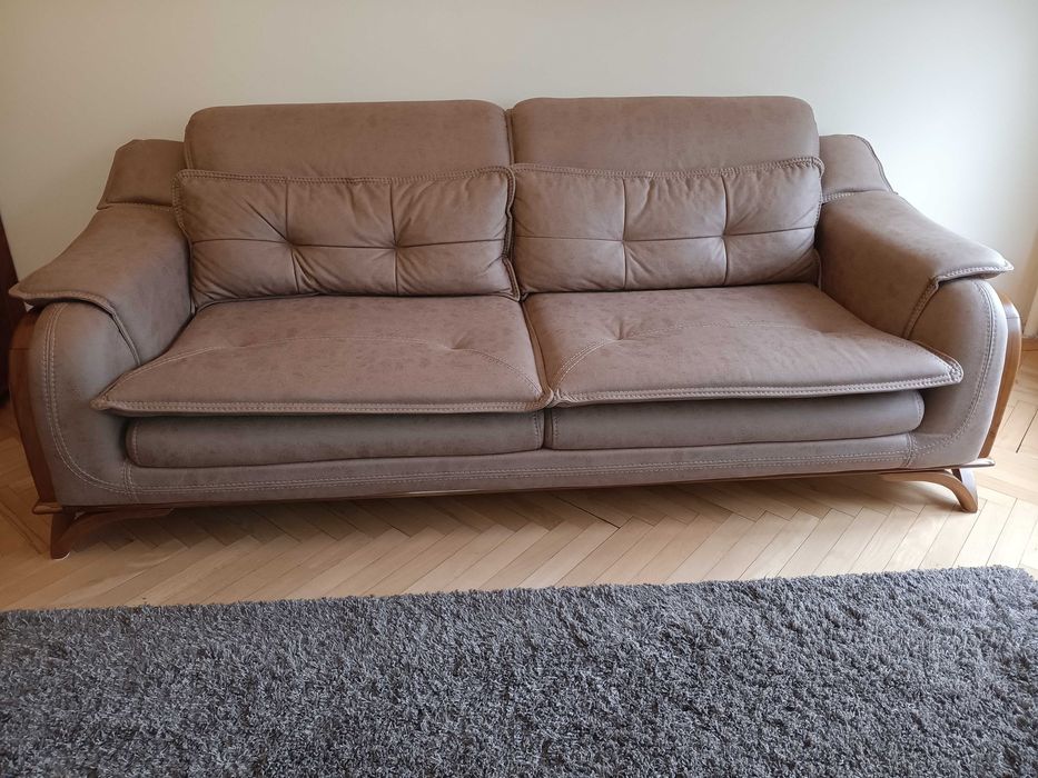 нов диван, тройка, много мек и удобен
