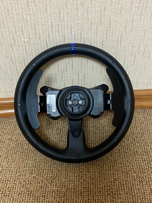 Thrustmaster t300 rs gt с сменными рулём scuderia Ferrari F1