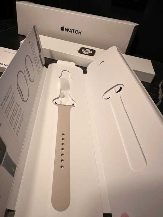 Apple Watch SE 40 mm, rose gold
Apple Watch SE 40 mm (Rose Gold)