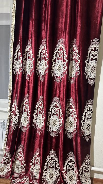 Шторы с ввшивкой 2 шт