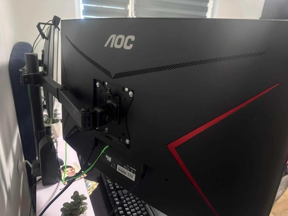 Извит геймърски монитор AOC C27G2U/BK