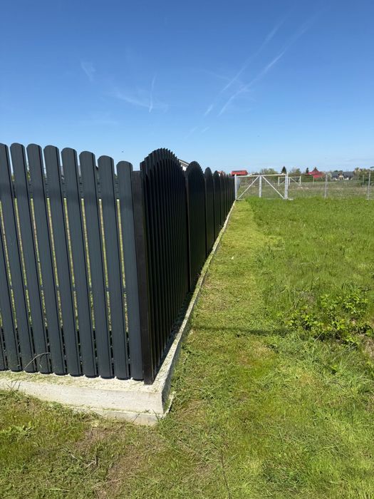 Teren Ghermanesti langa padure