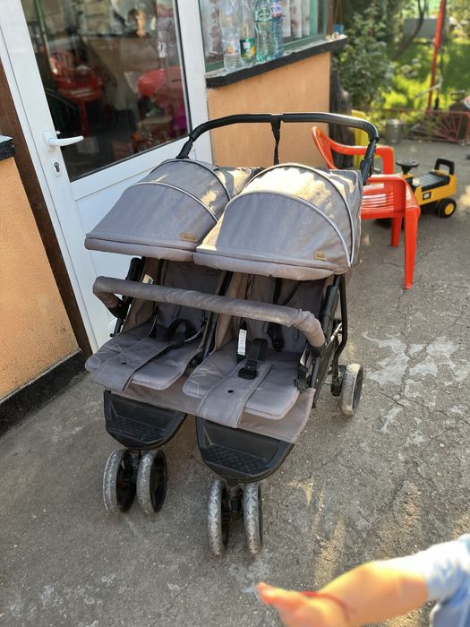 Лятна количка за близнаци