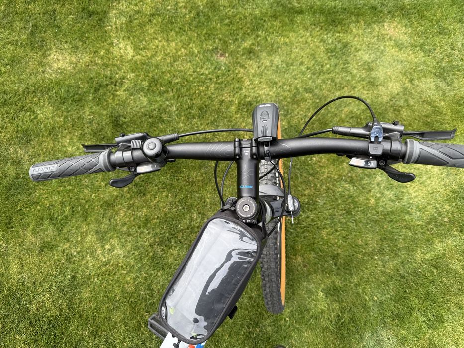 Bicicleta CUBE cu roti pe 29 echipata cu sistem antifurt