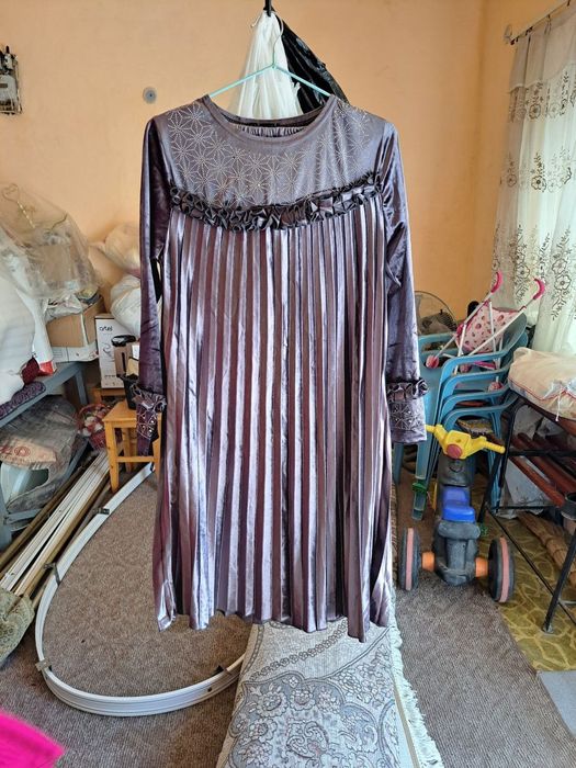 Продам женские платья и куртку