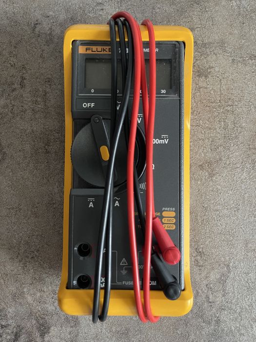 Multimeteu profesional Fluke