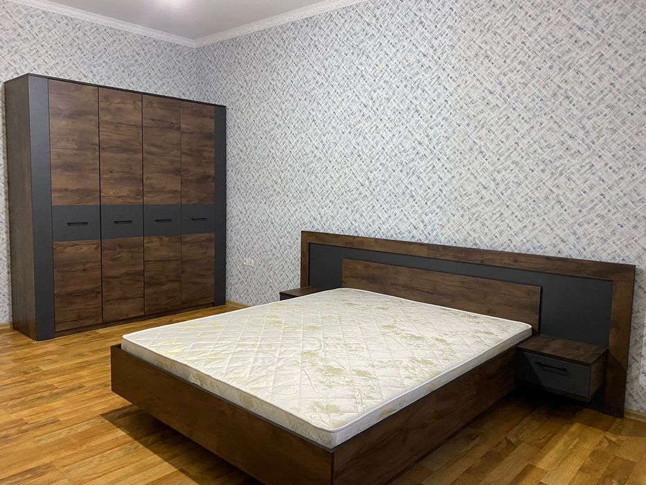 Продам спальный гарнитур