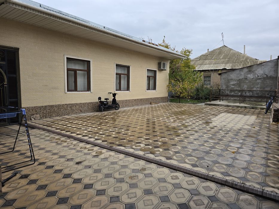 Дом  в центре Аксукента .