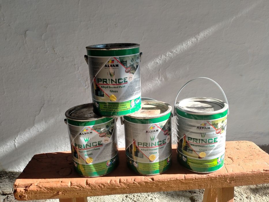 Краски Alvan красные