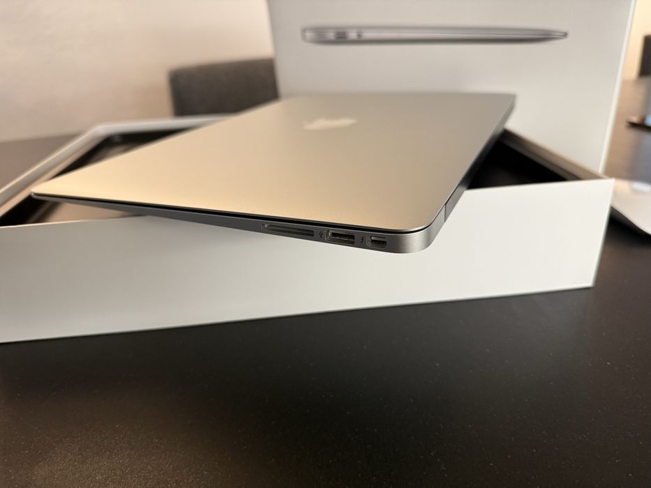 MacBookAir A1466 | i5 | 4 GB Ram | SSD 128 | Baterie Noua |Mouse CADOU